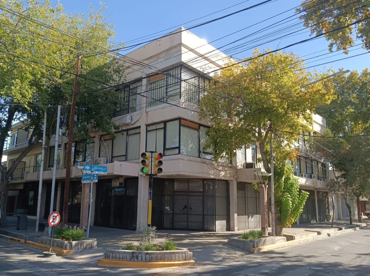 Image default