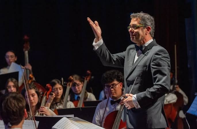 Image default