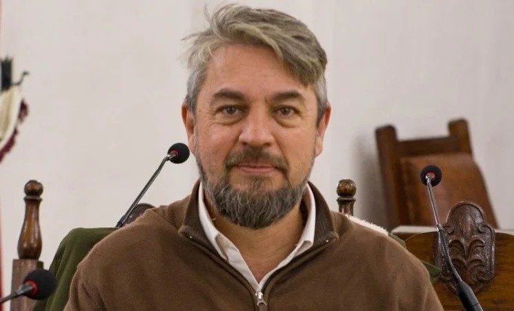Image default